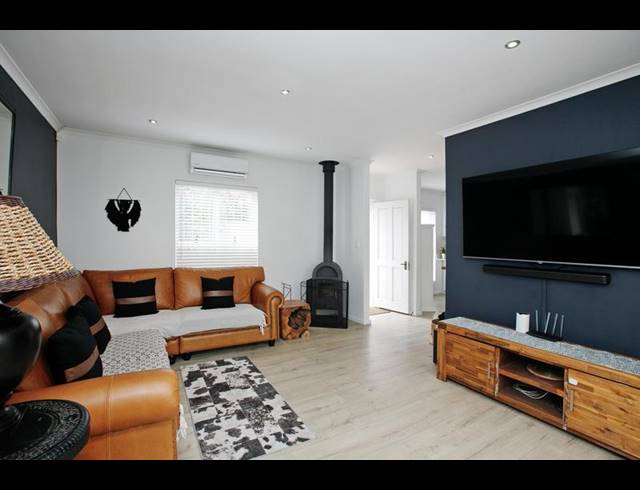 3 BEDROOM HOUSE FOR SALE IN SUNNINGDALE